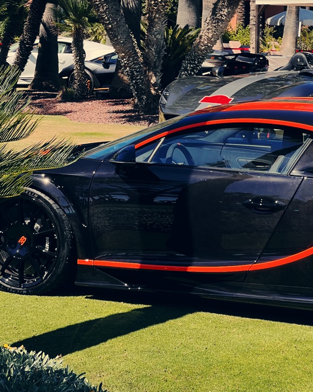 3003 Garage Marque 01 — Bugatti W16 pack cover, carbon Chiron with orange trim